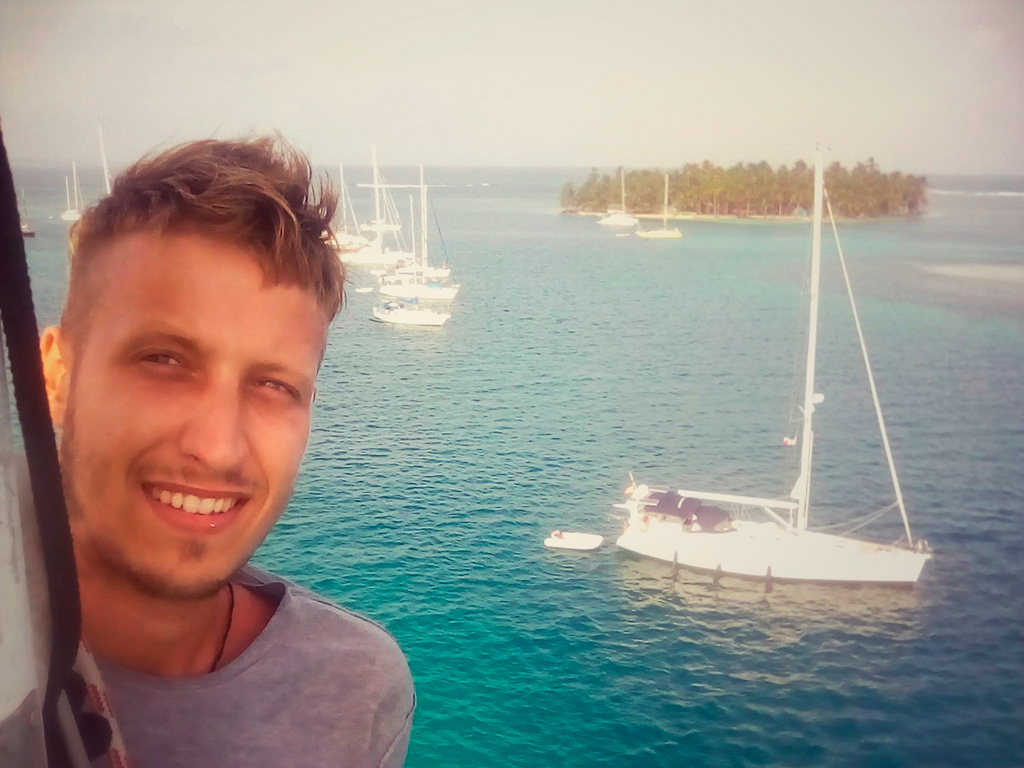 Front and side view of Catamaran Atila anchored in the turquoise waters of Guna Yala.