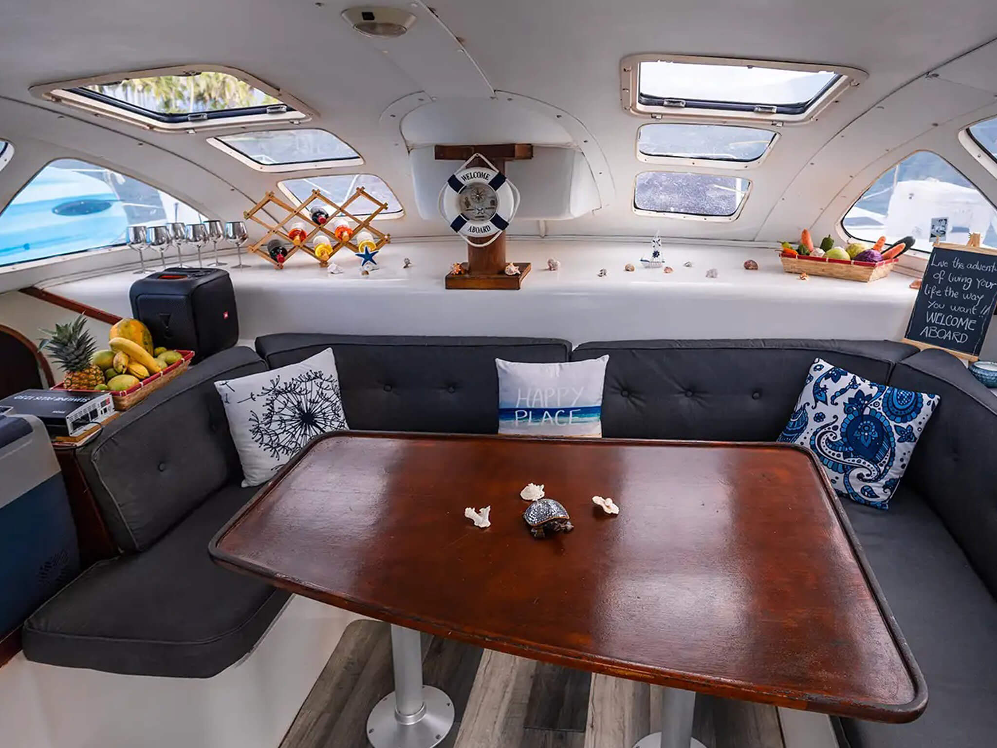 Guests enjoying a meal in the cockpit dining area of Catamaran Atila, surrounded by the beauty of San Blas.