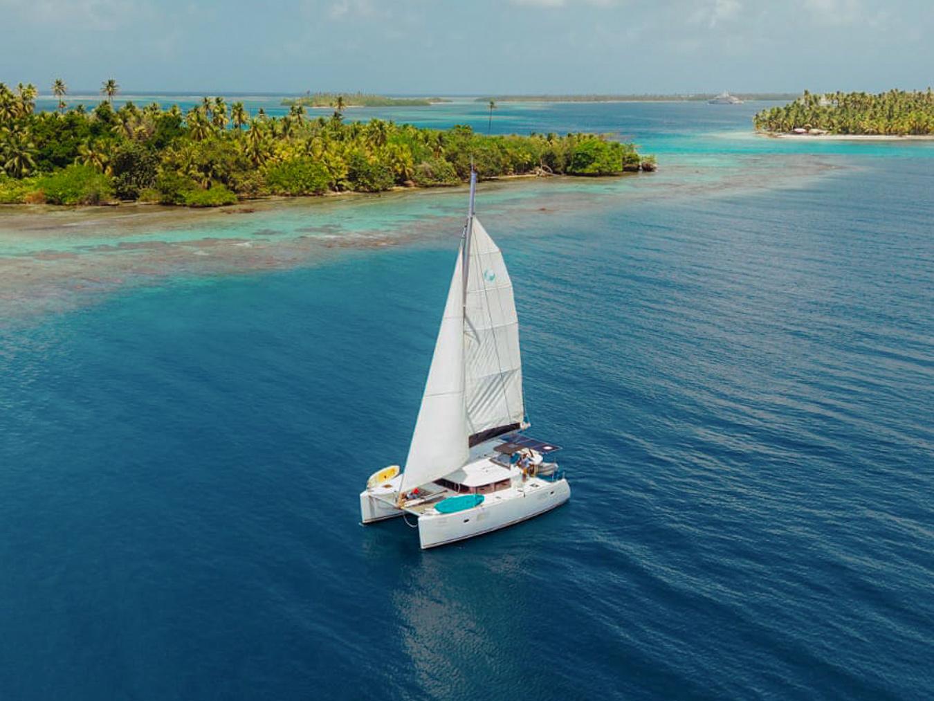 Lagoon 400 s2 catamaran available for private charter in San Blas, Panama