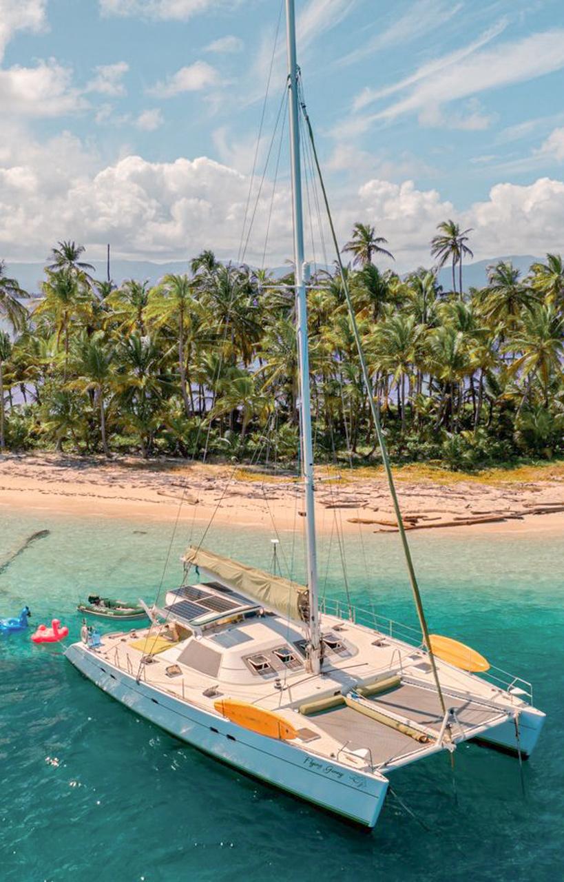Lagoon 55 catamaran charter in the Guna Yala, Panama.