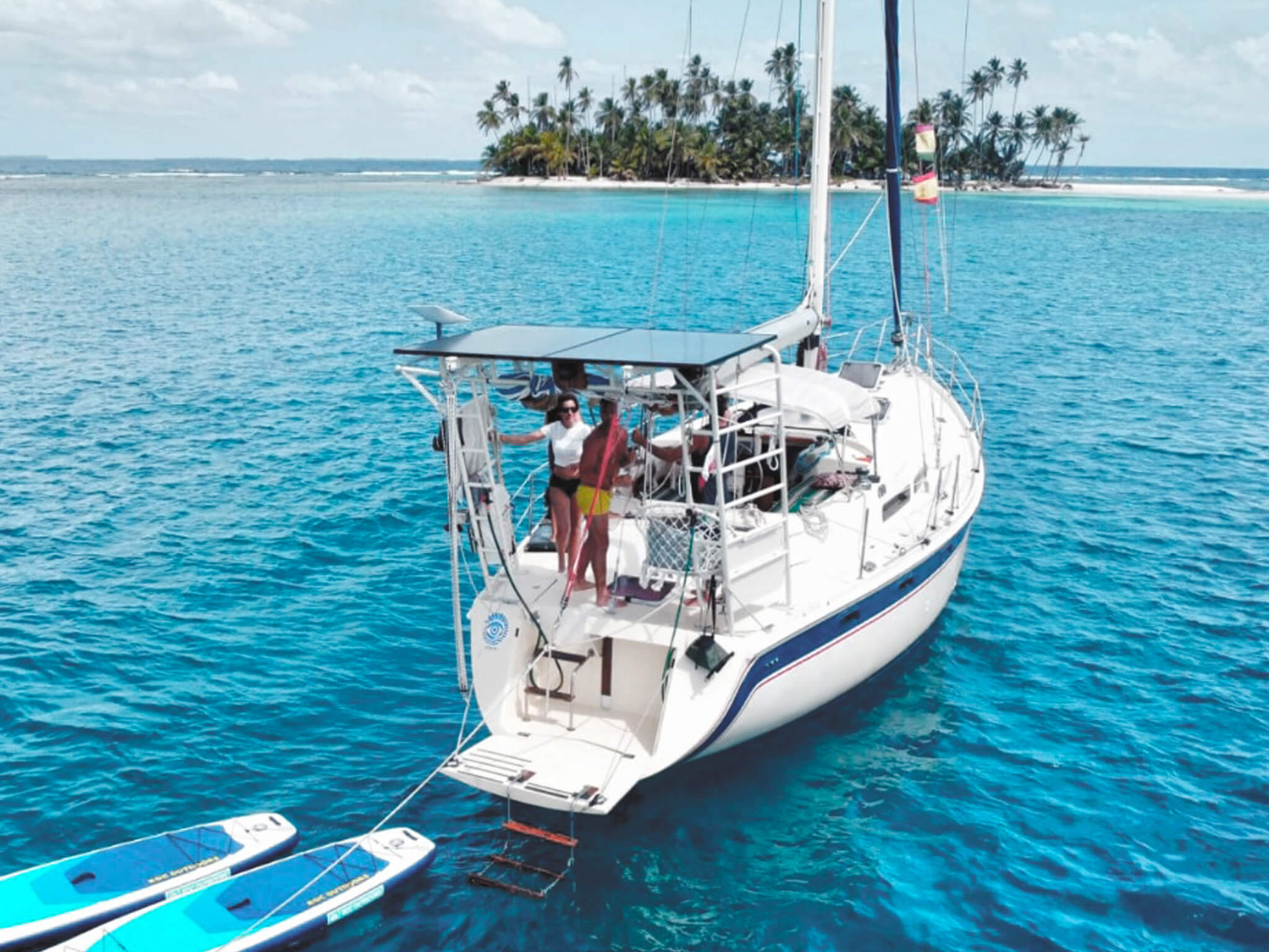 Front and side view of Catamaran Atila anchored in the turquoise waters of Guna Yala.
