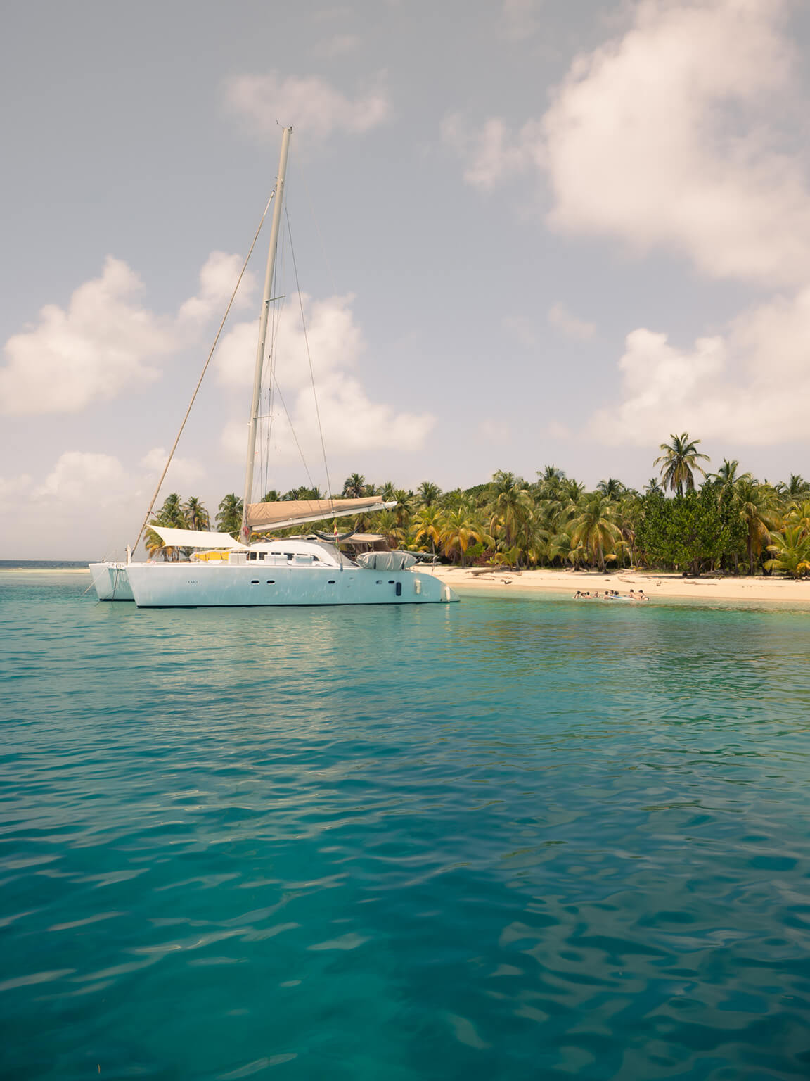 Catamaran sailing San Blas Islands